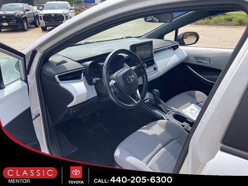 Used 2023 Toyota Corolla SE w/ Carpet Mat Package (TMS) FWD image 3
