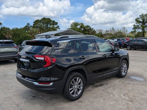 Used 2024 GMC Terrain SLT FWD image 8