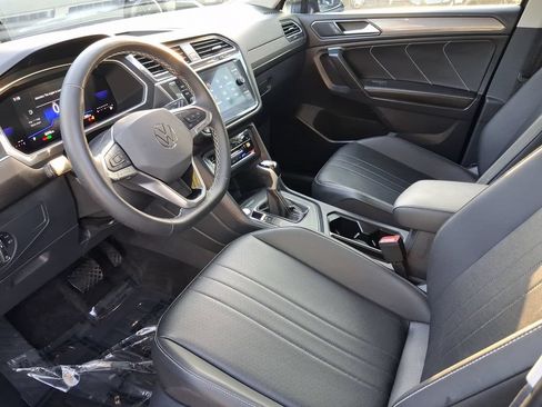 Used 2024 Volkswagen Tiguan SE FWD image 13