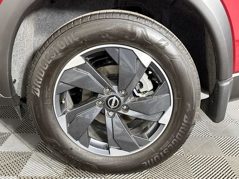Used 2025 Nissan Rogue SV w/ SV Premium Package FWD image 36