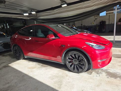 Used 2023 Tesla Model Y Performance AWD/4WD image 3