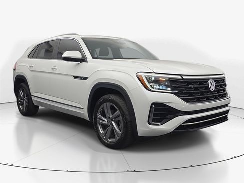 Used 2024 Volkswagen Atlas Cross Sport SEL R-Line AWD/4WD image 2