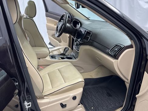 Used 2019 Jeep Grand Cherokee Overland image 30