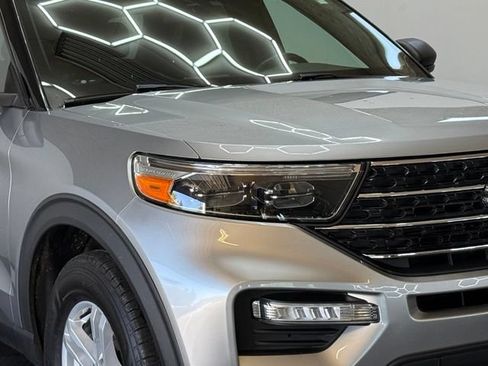 Used 2020 Ford Explorer XLT w/ Equipment Group 202A AWD/4WD image 2