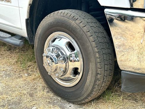 Used 2021 RAM 3500 Tradesman w/ Chrome Appearance Group AWD/4WD image 4