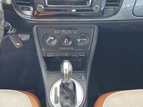 Used 2017 Volkswagen Beetle 1.8T Classic FWD image 12