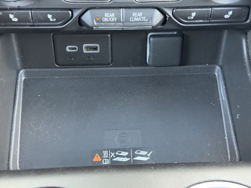 Used 2023 Chevrolet Tahoe Z71 w/ Luxury Package image 26