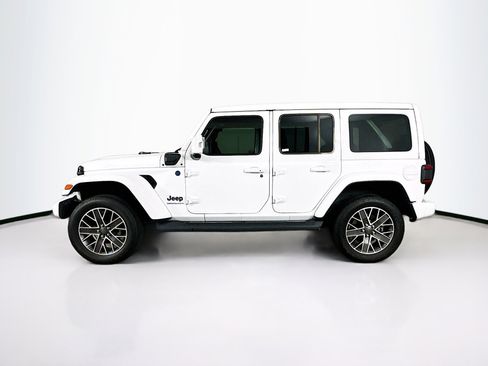 Used 2023 Jeep Wrangler Unlimited Sahara AWD/4WD image 4