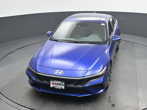 Used 2025 Hyundai Elantra SEL FWD image 33