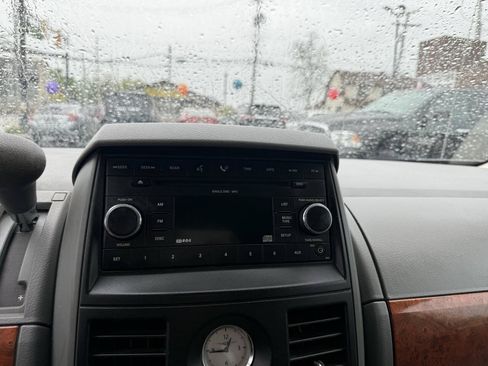 Used 2008 Chrysler Town & Country LX FWD image 11