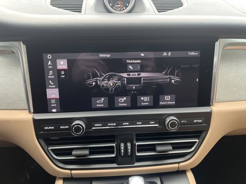 Used 2020 Porsche Macan Turbo image 33