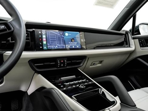 Certified 2026 Porsche Cayenne AWD/4WD image 21