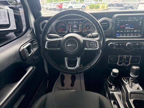 Used 2018 Jeep Wrangler Unlimited Sahara AWD/4WD image 27