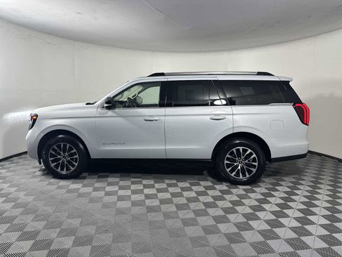 Used 2025 Ford Expedition Platinum image 4