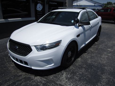Used 2018 Ford Taurus Police Interceptor AWD image 2
