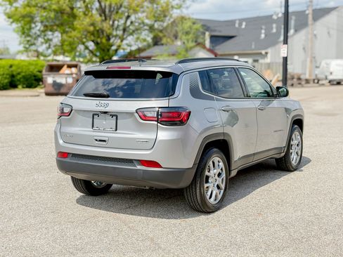 Used 2022 Jeep Compass Latitude w/ Sun and Sound Group AWD/4WD image 15