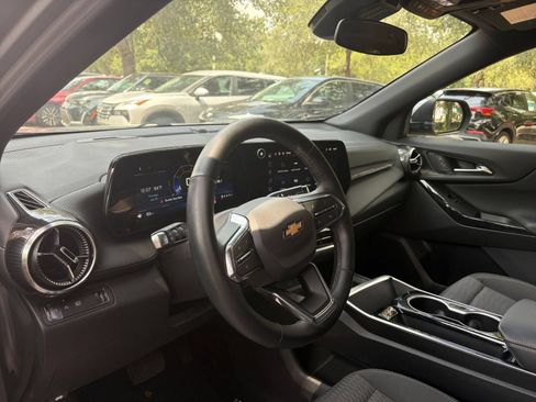 Used 2025 Chevrolet Equinox LT FWD image 29