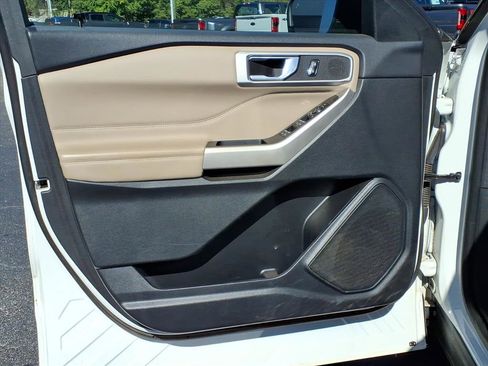 Used 2023 Ford Explorer XLT w/ Equipment Group 202A image 4