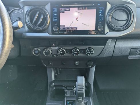 Used 2017 Toyota Tacoma TRD Sport image 31