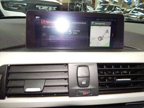 Used 2018 BMW 320i xDrive 320i xDrive AWD w/ Convenience Package image 26