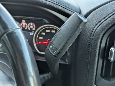 Used 2019 Chevrolet Silverado 1500 High Country image 31