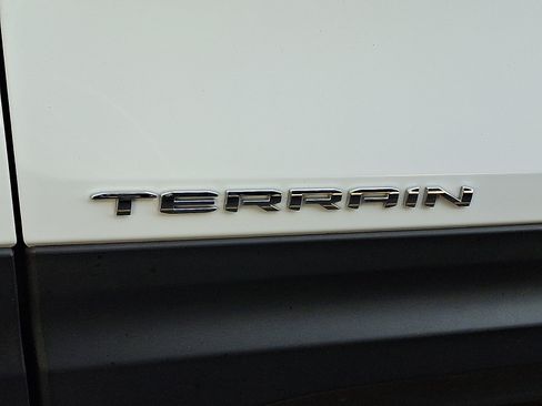 Used 2023 GMC Terrain SLE image 5