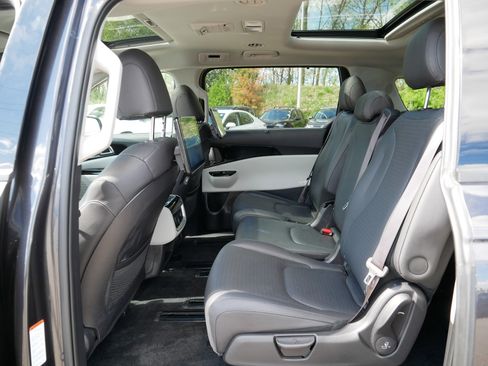 Used 2024 Kia Carnival SX Prestige FWD image 36