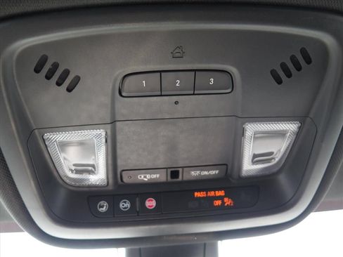 Used 2023 Chevrolet Traverse LT FWD image 14