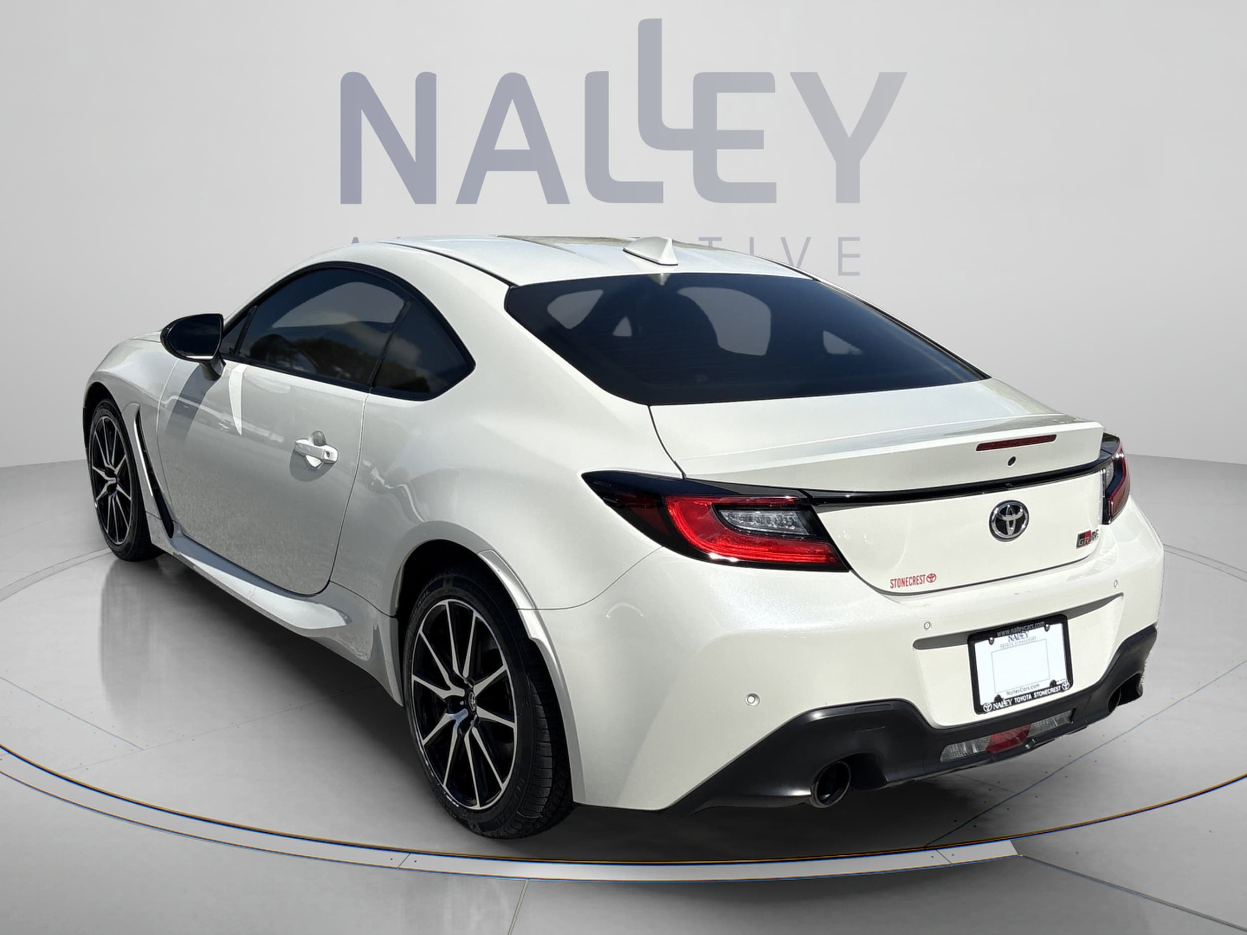 Used 2022 Toyota GR86 RWD image 3