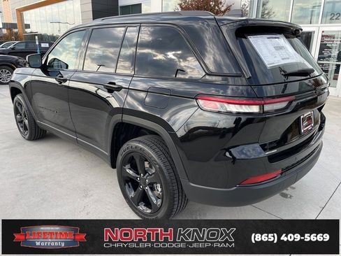 New 2025 Jeep Grand Cherokee Altitude image 19