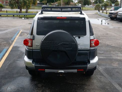 Used 2010 Toyota FJ Cruiser 4WD image 6