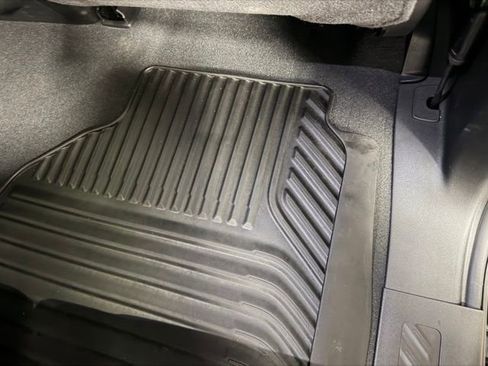 Used 2025 Chevrolet Silverado 1500 Custom image 25