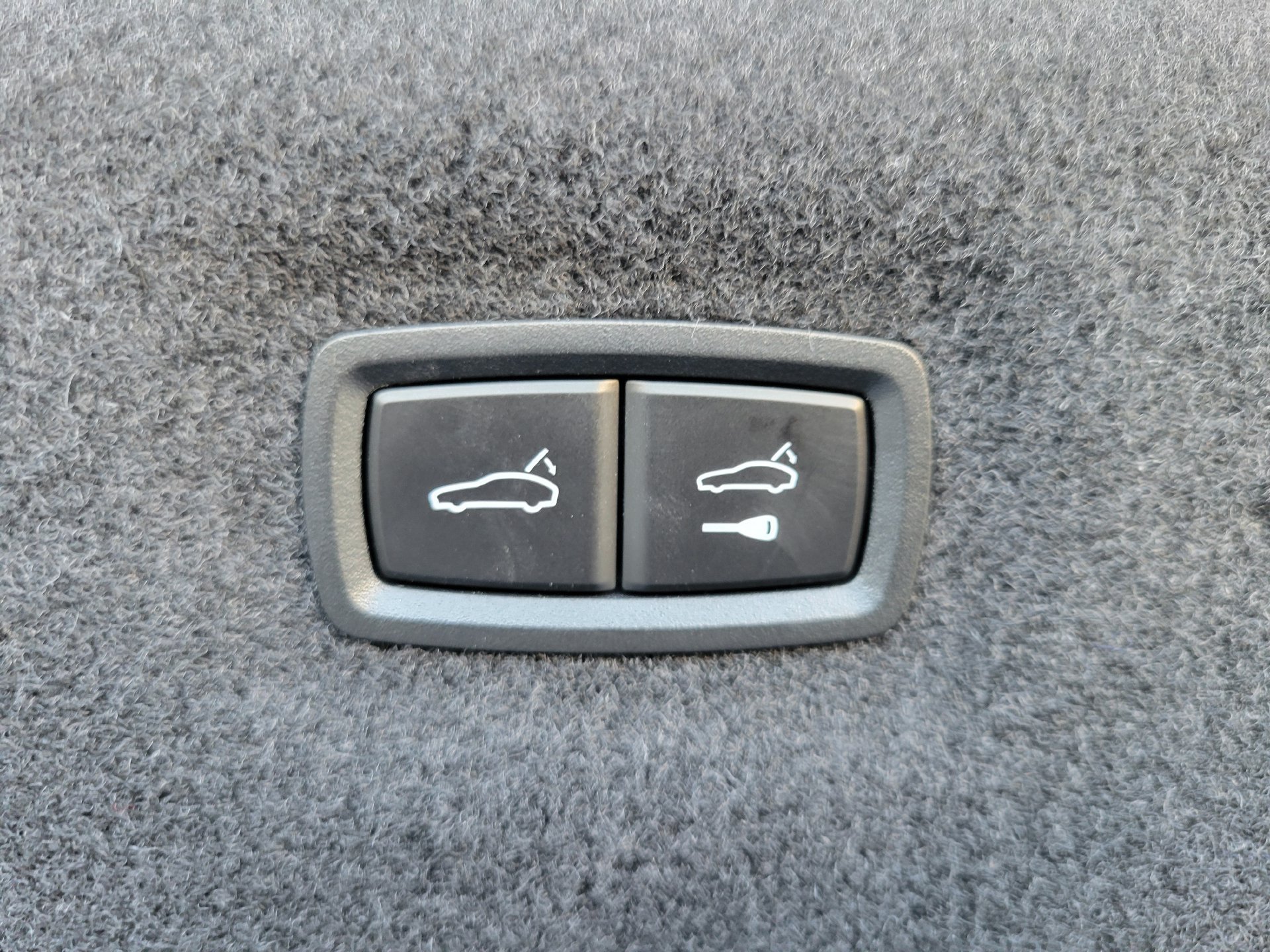 Certified 2022 Porsche Taycan Turbo AWD/4WD image 31