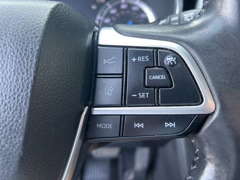 Used 2022 Toyota Highlander XLE image 16