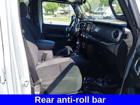 Used 2022 Jeep Wrangler Unlimited Sahara AWD/4WD image 8