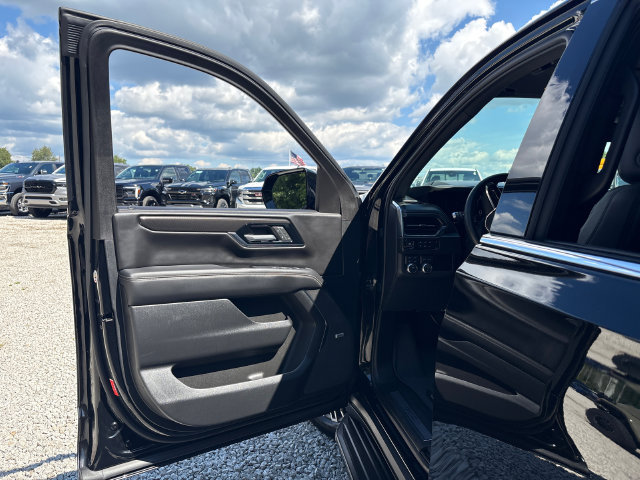 Used 2025 GMC Yukon Elevation w/ LPO, Elevation Black Package AWD/4WD image 23