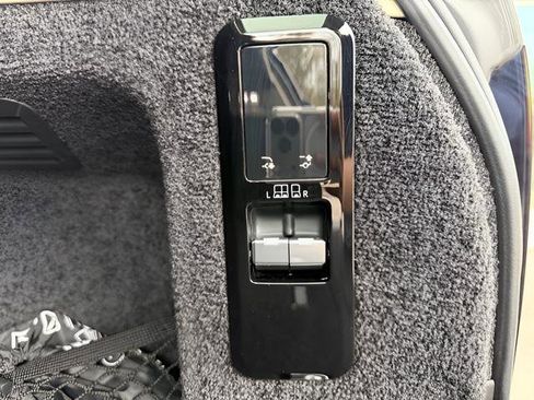 Certified 2023 Land Rover Range Rover SE image 28