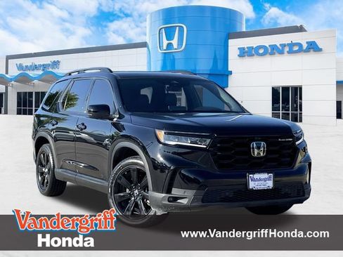 Certified 2025 Honda Pilot Black Edition image 1