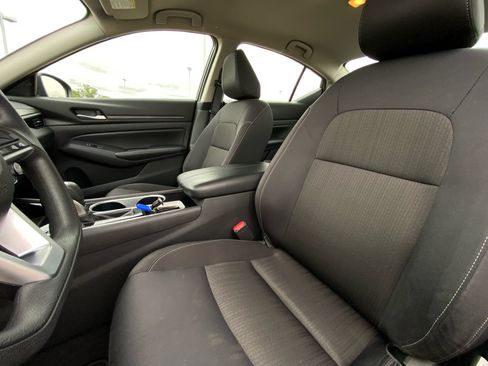 Used 2024 Nissan Altima 2.5 SV FWD image 9