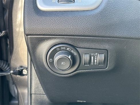 Certified 2021 Jeep Compass 80th Special Edition image 27