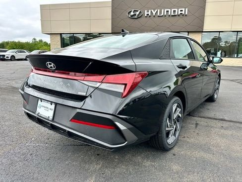 New 2025 Hyundai Elantra SEL FWD image 5