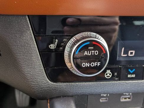 Used 2023 Mitsubishi Outlander SEL FWD image 30