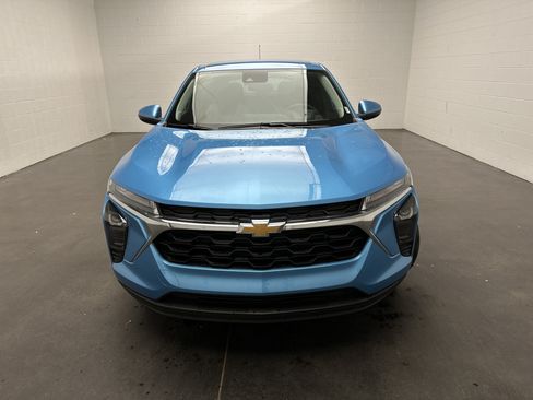 New 2026 Chevrolet Trax LS w/ LS Convenience Package FWD image 3