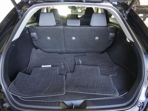 Certified 2022 Toyota Venza LE image 16