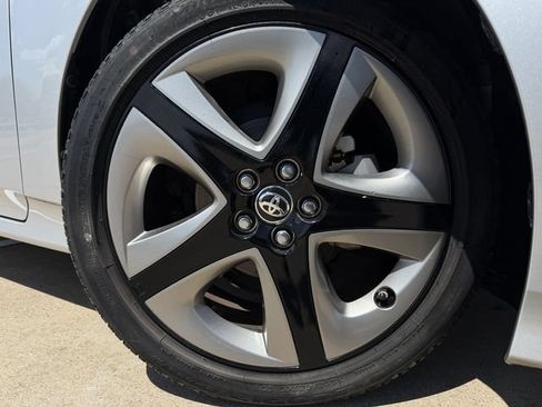 Used 2021 Toyota Prius XLE FWD image 9
