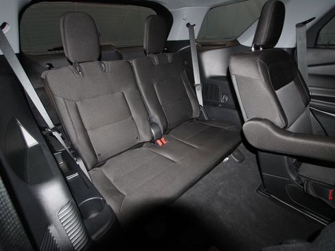 Used 2022 Ford Explorer XLT image 23