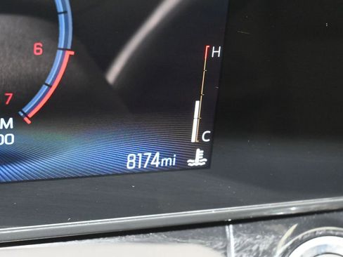 Used 2025 Chevrolet Trax RS w/ Sunroof Package image 32