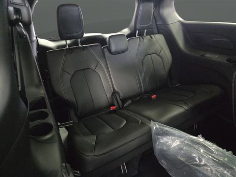New 2026 Chrysler Pacifica Select image 35