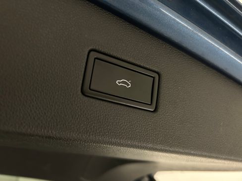 Used 2019 Volkswagen Tiguan SEL R-Line AWD/4WD image 35