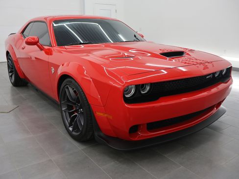 Used 2018 Dodge Challenger SRT Hellcat RWD image 2